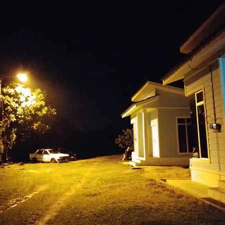 Teratak Sherra Roomstay Macang Exterior photo