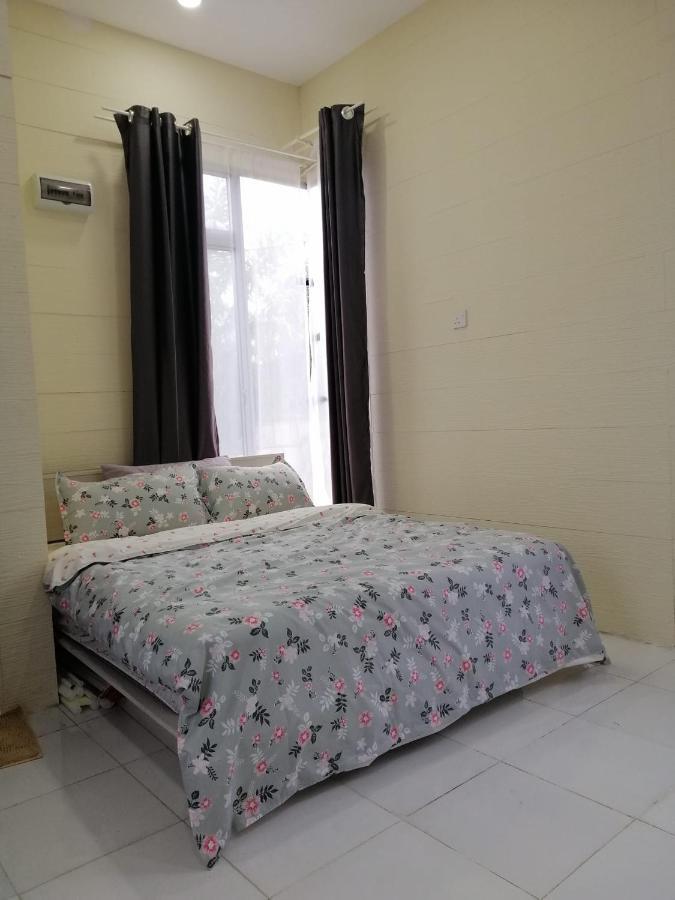 Teratak Sherra Roomstay Macang Exterior photo