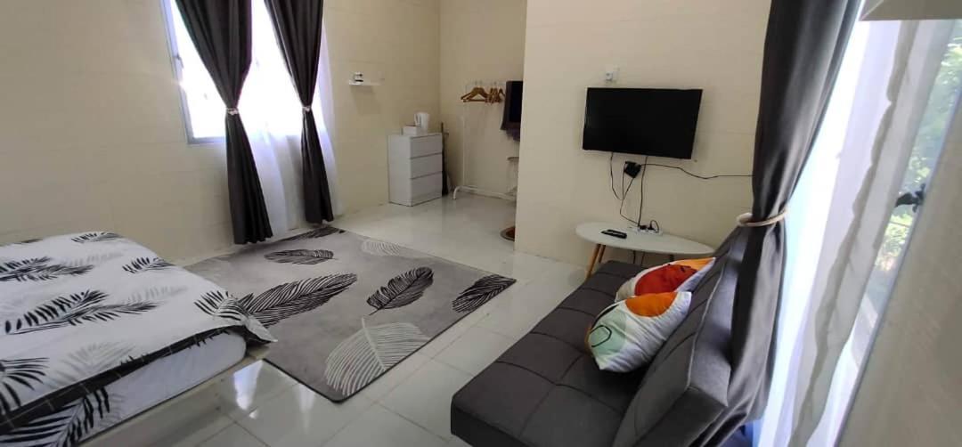 Teratak Sherra Roomstay Macang Exterior photo